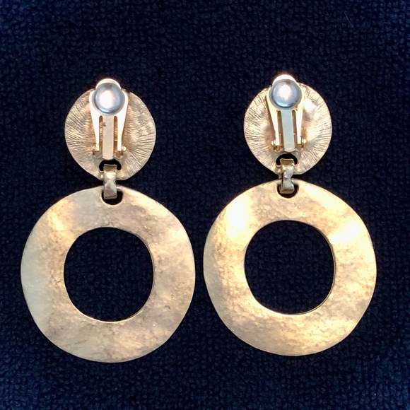 Vintage Matte Gold Tone Clip-On Dangling Circle Loop Earrings - Picture 2 of 2